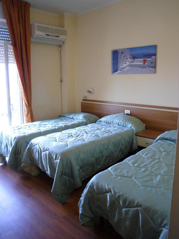 מרינה די פיאטרסנטה Hotel Mirage חדר תמונה