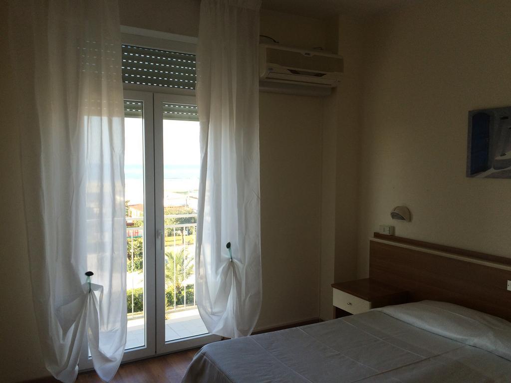 מרינה די פיאטרסנטה Hotel Mirage מראה חיצוני תמונה