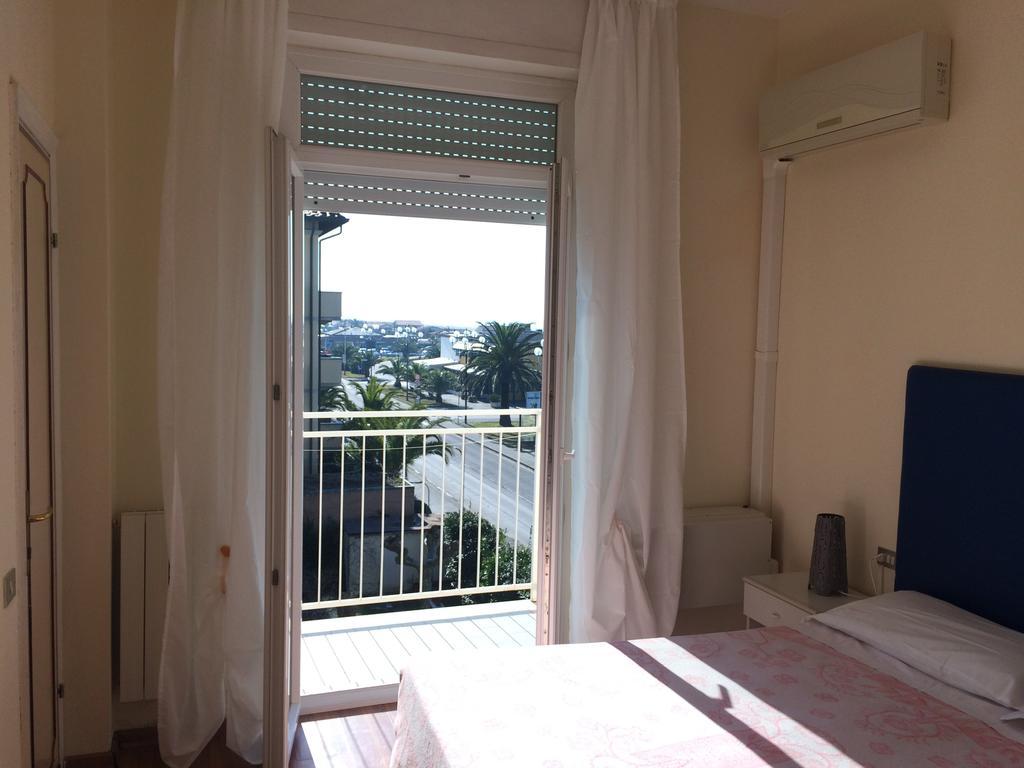 מרינה די פיאטרסנטה Hotel Mirage מראה חיצוני תמונה