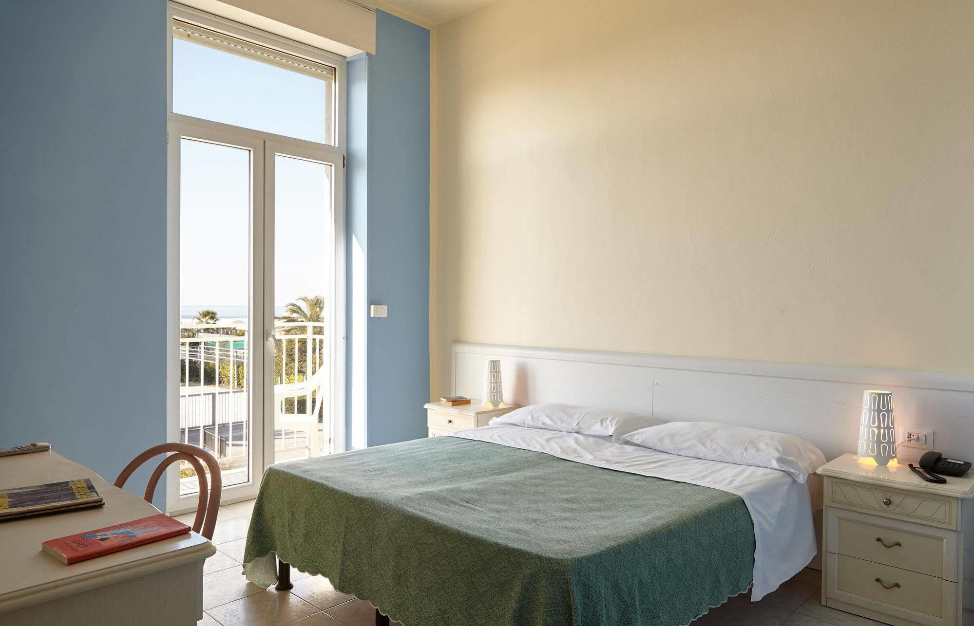 מרינה די פיאטרסנטה Hotel Mirage מראה חיצוני תמונה